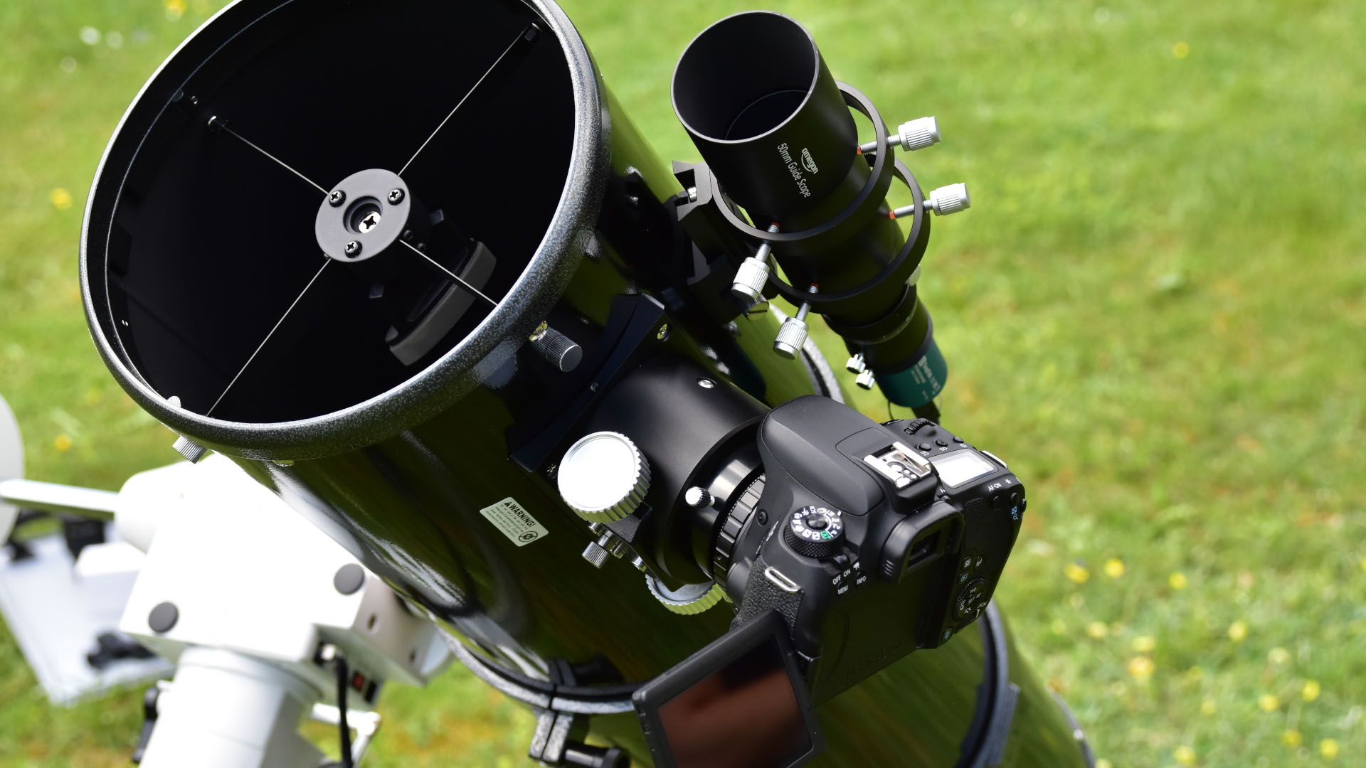 Astrophotography with digital single-lens reflex cameras